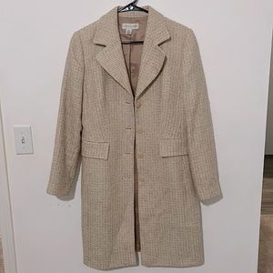 Long women’s trenchcoat